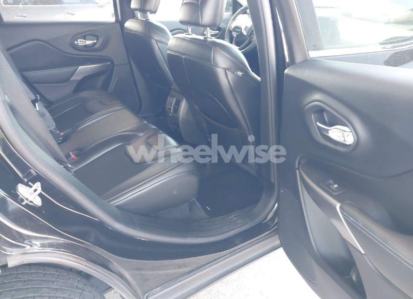 Photo 8 of 2019 Jeep Cherokee LATITUDE PLUS FWD (VIN 1C4PJLLB3KD205690)