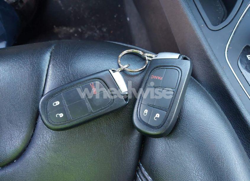 Photo 11 of 2019 Jeep Cherokee LATITUDE PLUS FWD (VIN 1C4PJLLB3KD366301)