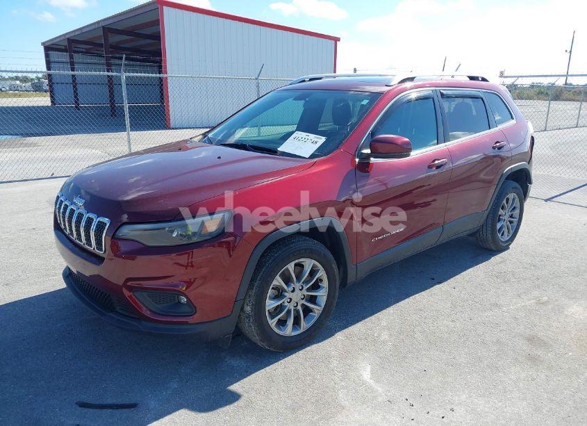 Photo 2 of 2019 Jeep Cherokee LATITUDE PLUS FWD (VIN 1C4PJLLB3KD366301)