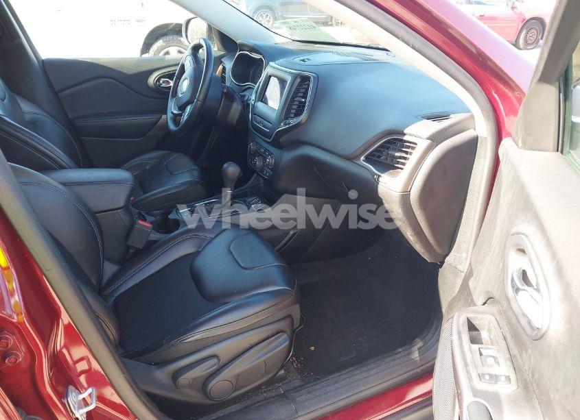 Photo 5 of 2019 Jeep Cherokee LATITUDE PLUS FWD (VIN 1C4PJLLB3KD366301)