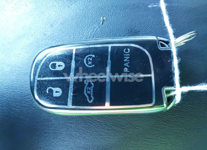 Photo 11 of 2019 Jeep Cherokee LATITUDE PLUS FWD (VIN 1C4PJLLB3KD393353)