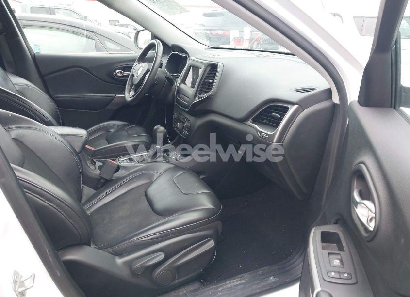 Photo 5 of 2020 Jeep Cherokee LATITUDE PLUS FWD (VIN 1C4PJLLB3LD543821)