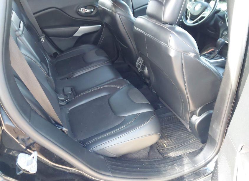 Photo 8 of 2018 Jeep Cherokee LATITUDE PLUS FWD (VIN 1C4PJLLB4JD511098)