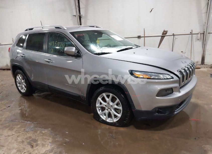 2018 Jeep Cherokee LATITUDE PLUS FWD (VIN 1C4PJLLB4JD524997) main photo