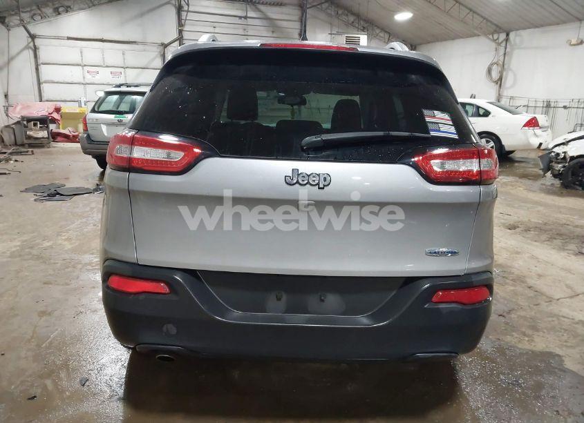 Photo 16 of 2018 Jeep Cherokee LATITUDE PLUS FWD (VIN 1C4PJLLB4JD524997)