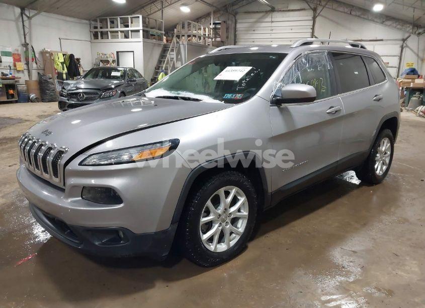 Photo 2 of 2018 Jeep Cherokee LATITUDE PLUS FWD (VIN 1C4PJLLB4JD524997)