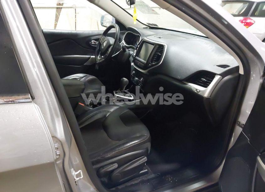 Photo 5 of 2018 Jeep Cherokee LATITUDE PLUS FWD (VIN 1C4PJLLB4JD524997)