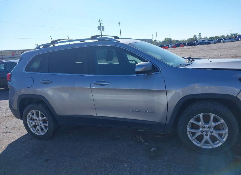 Photo 14 of 2018 Jeep Cherokee LATITUDE PLUS FWD (VIN 1C4PJLLB4JD538592)
