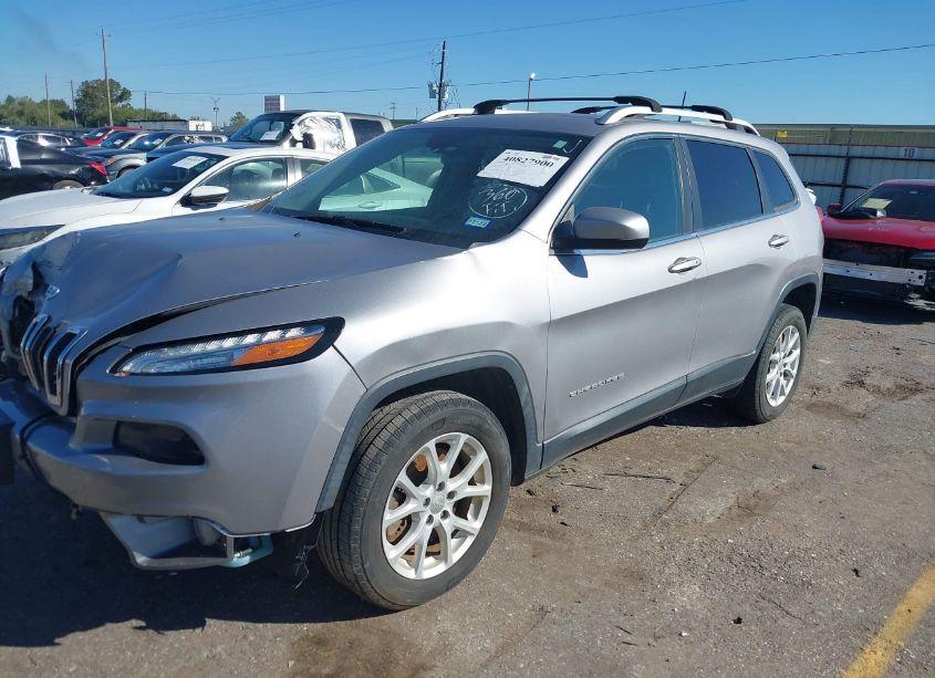 Photo 2 of 2018 Jeep Cherokee LATITUDE PLUS FWD (VIN 1C4PJLLB4JD538592)