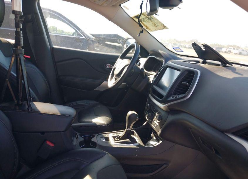 Photo 5 of 2018 Jeep Cherokee LATITUDE PLUS FWD (VIN 1C4PJLLB4JD538592)