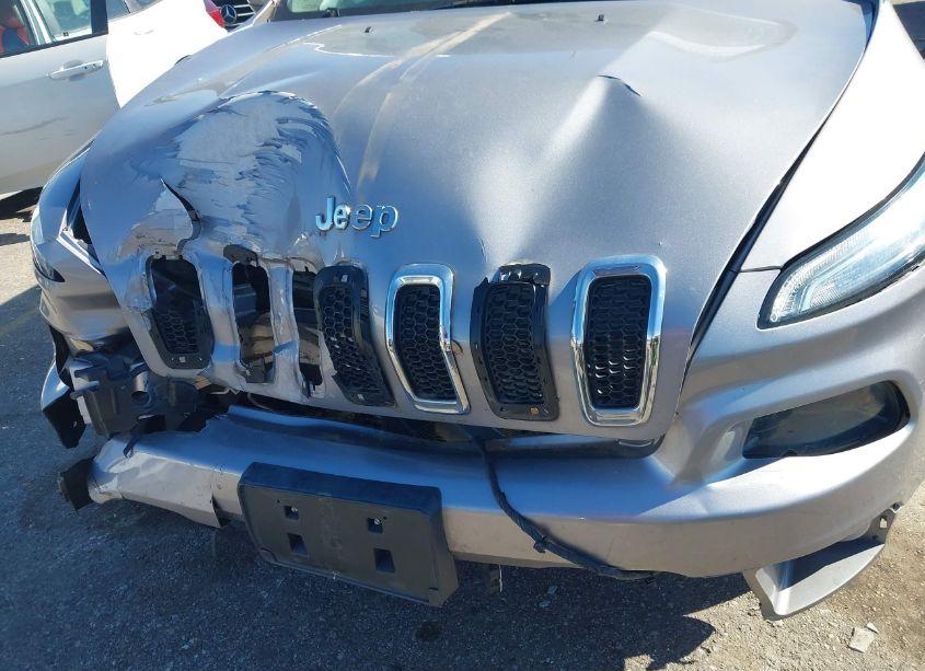 Photo 6 of 2018 Jeep Cherokee LATITUDE PLUS FWD (VIN 1C4PJLLB4JD538592)