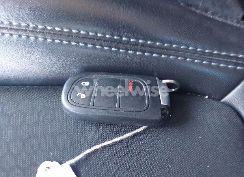 Photo 11 of 2019 Jeep Cherokee LATITUDE PLUS FWD (VIN 1C4PJLLB4KD110619)
