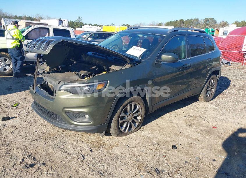 Photo 2 of 2019 Jeep Cherokee LATITUDE PLUS FWD (VIN 1C4PJLLB4KD110619)