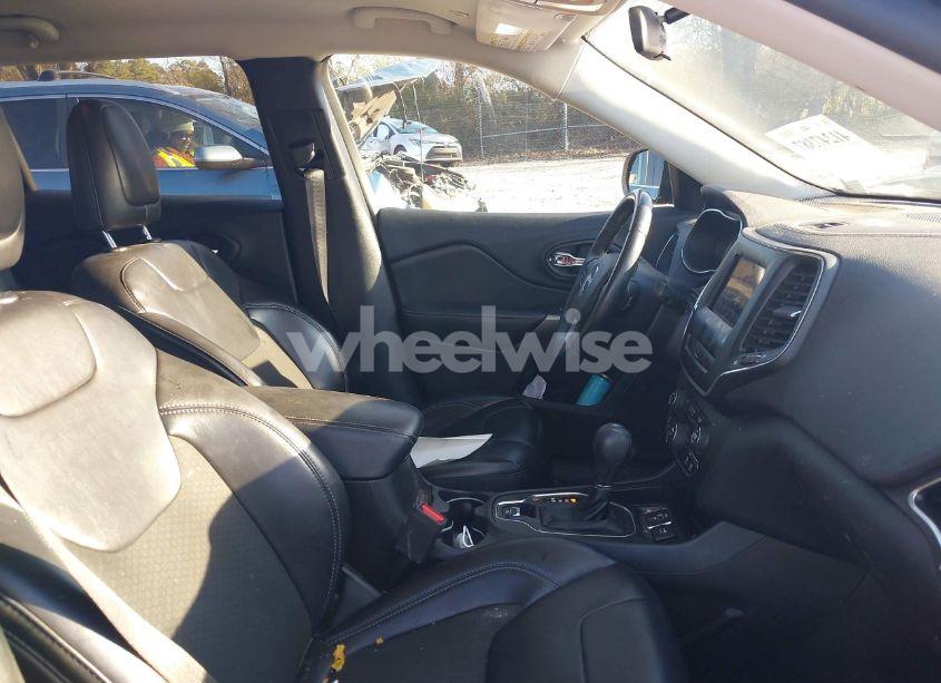 Photo 5 of 2019 Jeep Cherokee LATITUDE PLUS FWD (VIN 1C4PJLLB4KD110619)