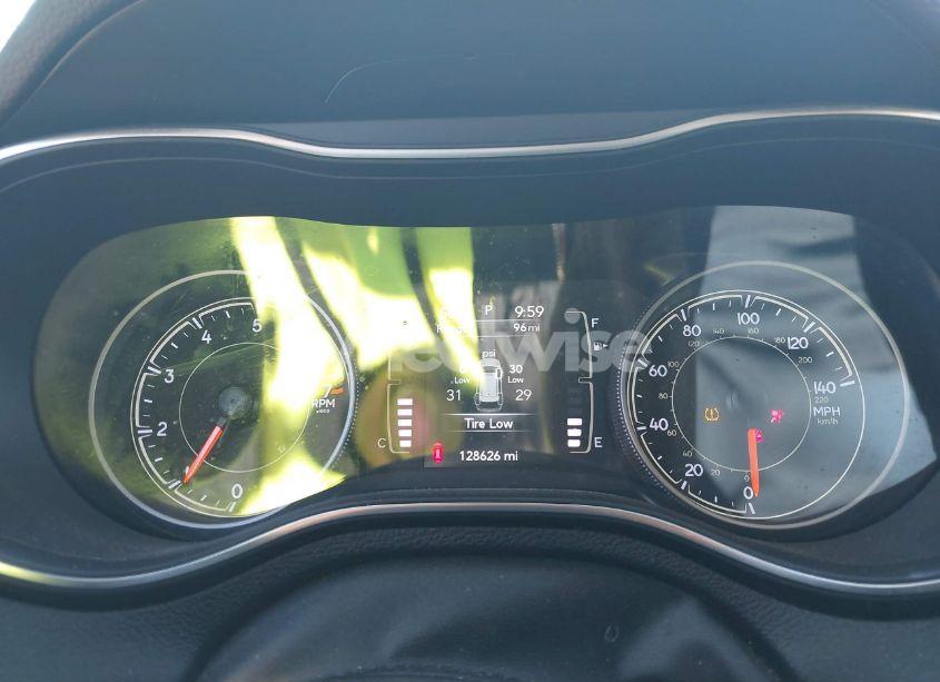 Photo 7 of 2019 Jeep Cherokee LATITUDE PLUS FWD (VIN 1C4PJLLB4KD110619)