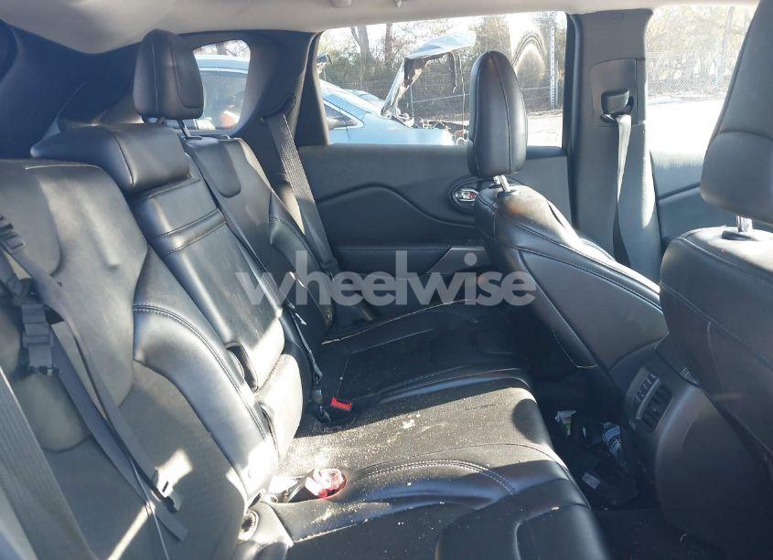 Photo 8 of 2019 Jeep Cherokee LATITUDE PLUS FWD (VIN 1C4PJLLB4KD110619)