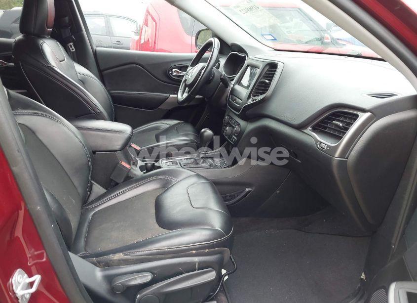 Photo 5 of 2019 Jeep Cherokee LATITUDE PLUS FWD (VIN 1C4PJLLB4KD130093)