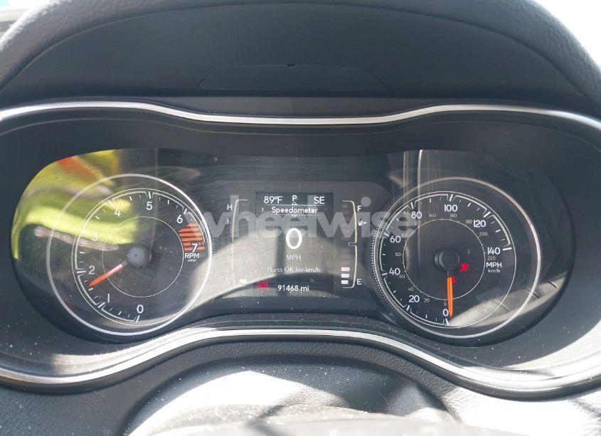 Photo 7 of 2019 Jeep Cherokee LATITUDE PLUS FWD (VIN 1C4PJLLB4KD130093)