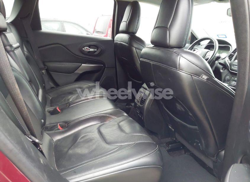 Photo 8 of 2019 Jeep Cherokee LATITUDE PLUS FWD (VIN 1C4PJLLB4KD130093)