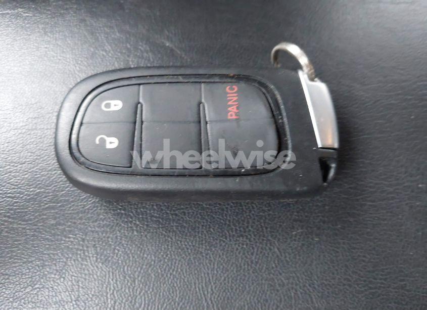 Photo 11 of 2019 Jeep Cherokee LATITUDE PLUS FWD (VIN 1C4PJLLB4KD226533)