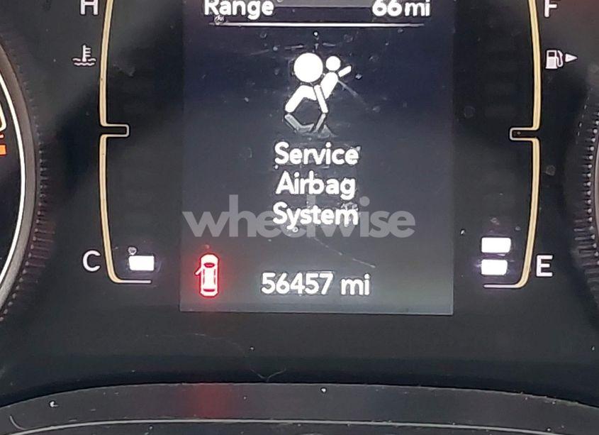 Photo 15 of 2019 Jeep Cherokee LATITUDE PLUS FWD (VIN 1C4PJLLB4KD226533)
