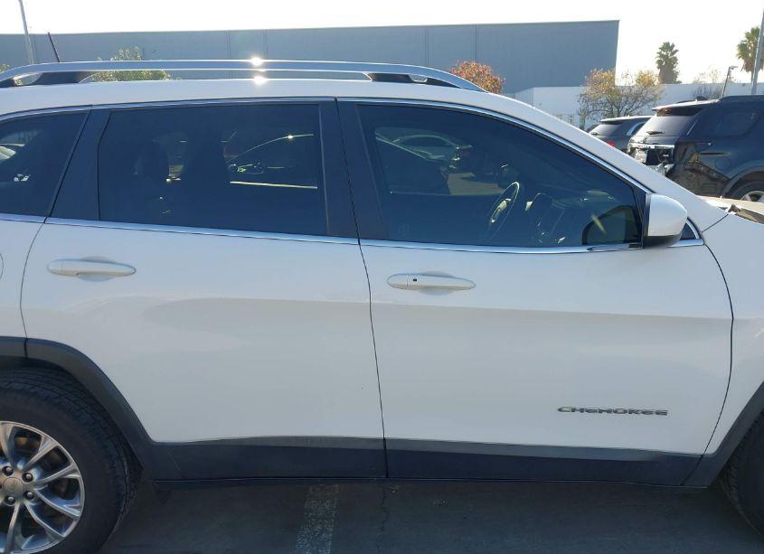 Photo 13 of 2019 Jeep Cherokee LATITUDE PLUS FWD (VIN 1C4PJLLB4KD240528)