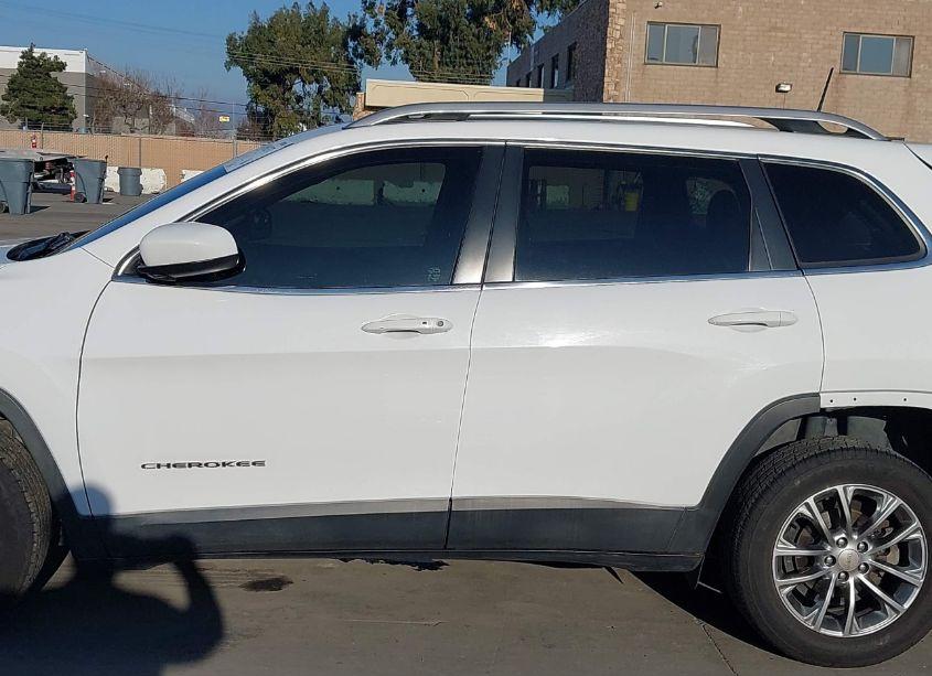 Photo 14 of 2019 Jeep Cherokee LATITUDE PLUS FWD (VIN 1C4PJLLB4KD240528)