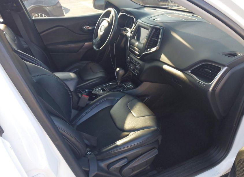 Photo 5 of 2019 Jeep Cherokee LATITUDE PLUS FWD (VIN 1C4PJLLB4KD240528)