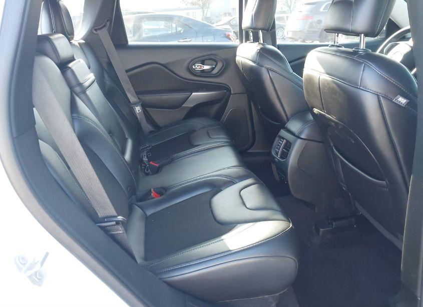 Photo 8 of 2019 Jeep Cherokee LATITUDE PLUS FWD (VIN 1C4PJLLB4KD240528)