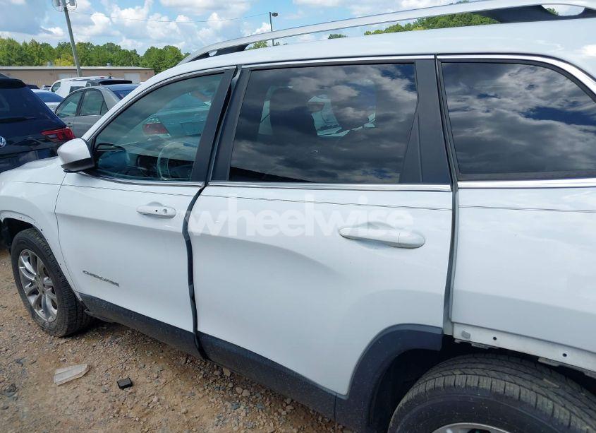 Photo 14 of 2019 Jeep Cherokee LATITUDE PLUS FWD (VIN 1C4PJLLB5KD263316)