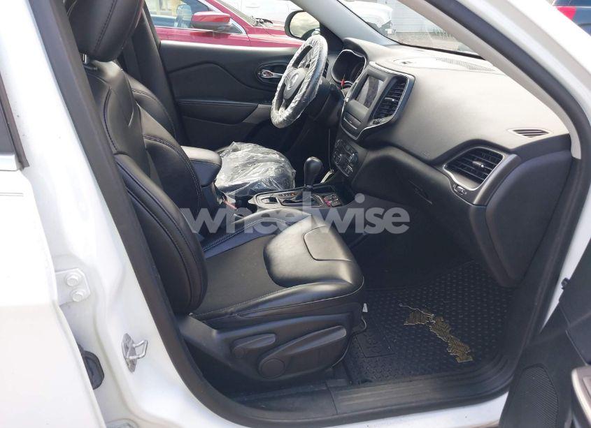 Photo 5 of 2019 Jeep Cherokee LATITUDE PLUS FWD (VIN 1C4PJLLB5KD263316)