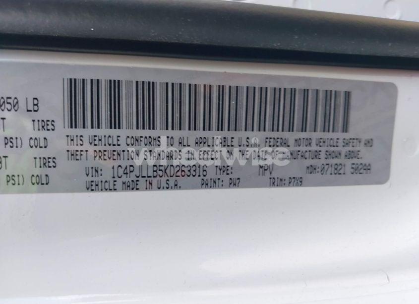 Photo 9 of 2019 Jeep Cherokee LATITUDE PLUS FWD (VIN 1C4PJLLB5KD263316)