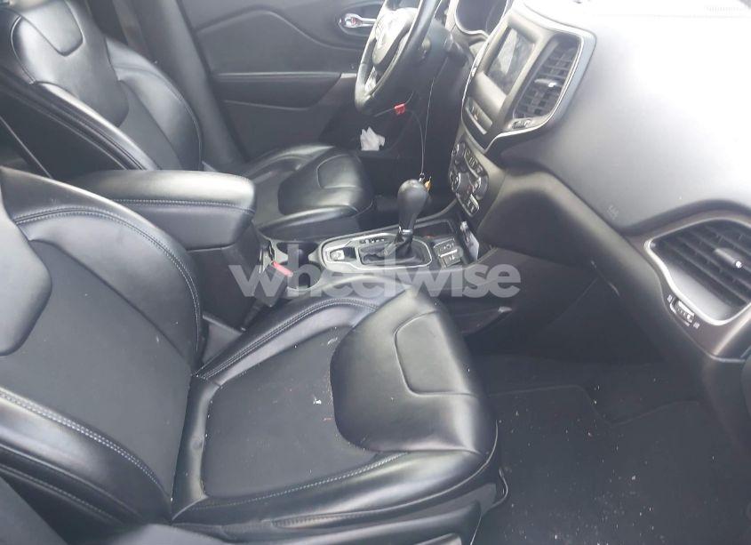 Photo 5 of 2019 Jeep Cherokee LATITUDE PLUS FWD (VIN 1C4PJLLB5KD297322)