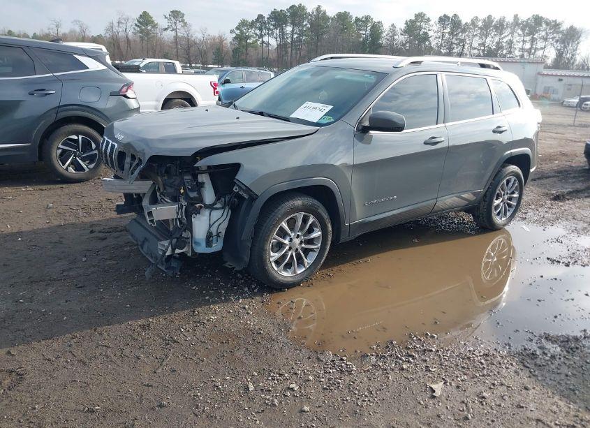 Photo 2 of 2019 Jeep Cherokee LATITUDE PLUS FWD (VIN 1C4PJLLB5KD346504)