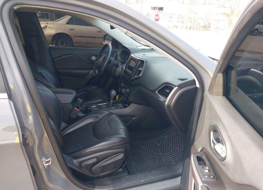 Photo 5 of 2019 Jeep Cherokee LATITUDE PLUS FWD (VIN 1C4PJLLB5KD346504)