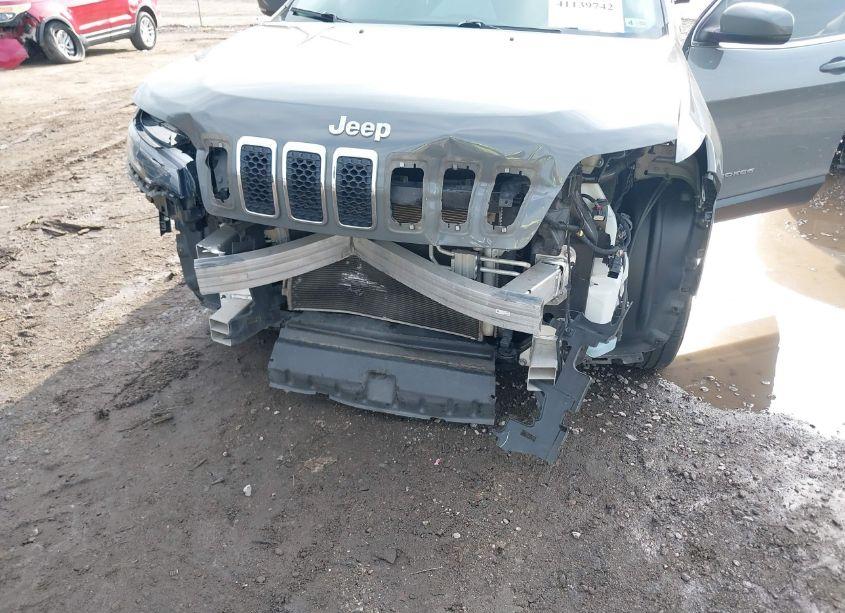 Photo 6 of 2019 Jeep Cherokee LATITUDE PLUS FWD (VIN 1C4PJLLB5KD346504)