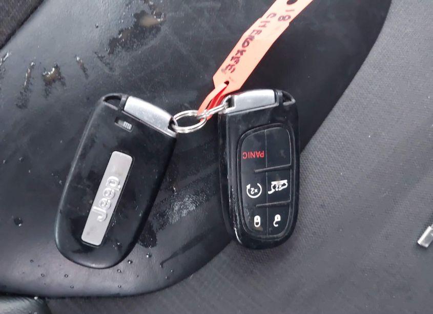 Photo 11 of 2018 Jeep Cherokee LATITUDE PLUS FWD (VIN 1C4PJLLB6JD584666)