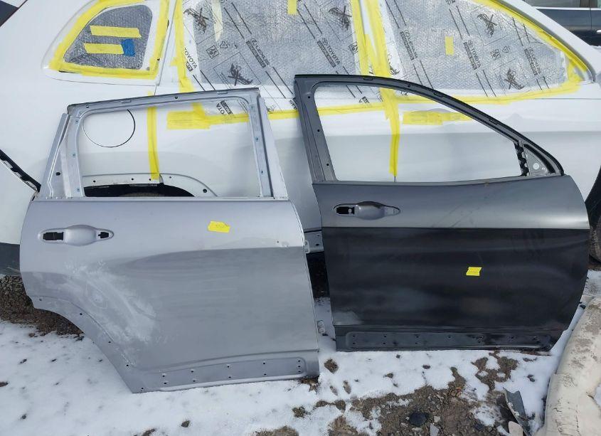 Photo 12 of 2018 Jeep Cherokee LATITUDE PLUS FWD (VIN 1C4PJLLB6JD584666)