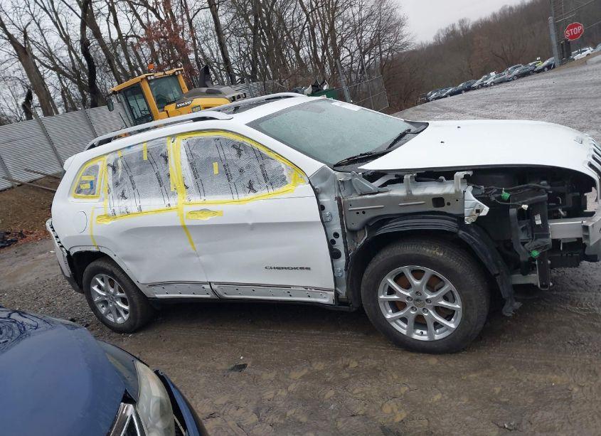 Photo 14 of 2018 Jeep Cherokee LATITUDE PLUS FWD (VIN 1C4PJLLB6JD584666)