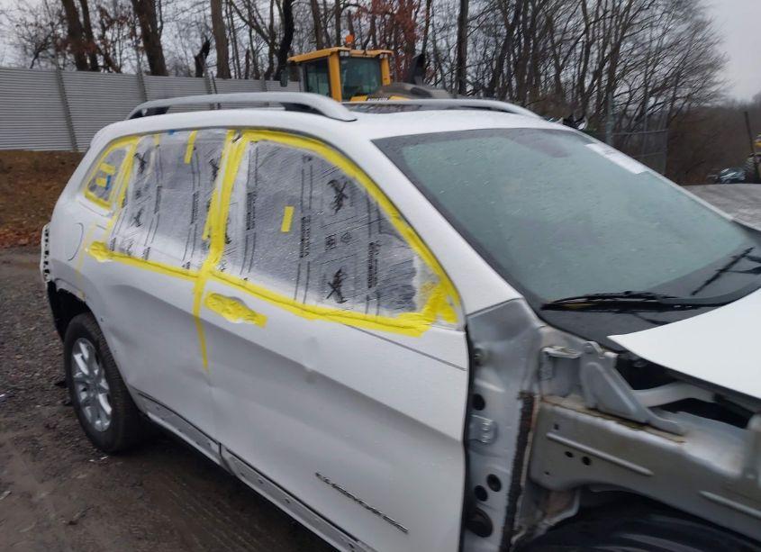 Photo 19 of 2018 Jeep Cherokee LATITUDE PLUS FWD (VIN 1C4PJLLB6JD584666)