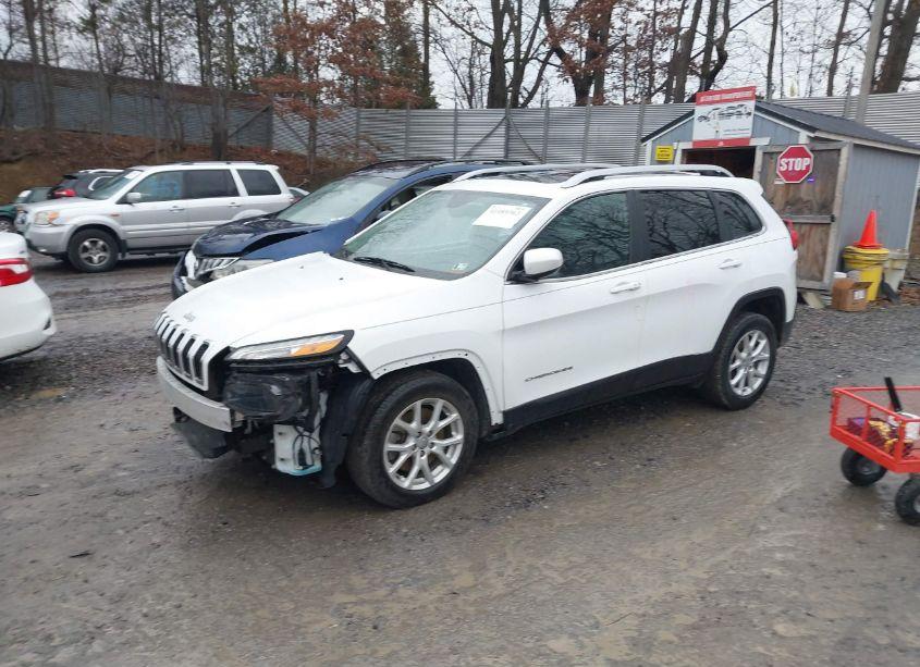 Photo 2 of 2018 Jeep Cherokee LATITUDE PLUS FWD (VIN 1C4PJLLB6JD584666)