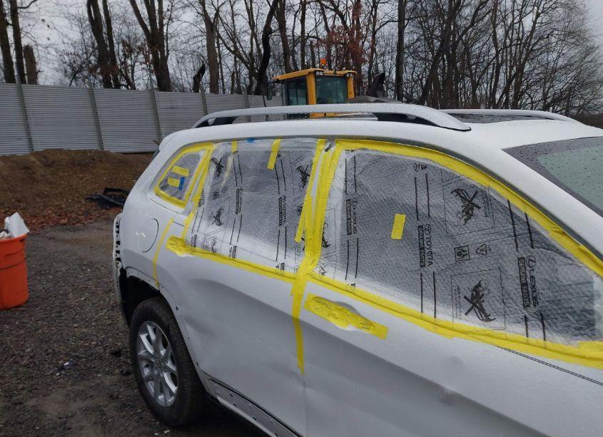 Photo 20 of 2018 Jeep Cherokee LATITUDE PLUS FWD (VIN 1C4PJLLB6JD584666)