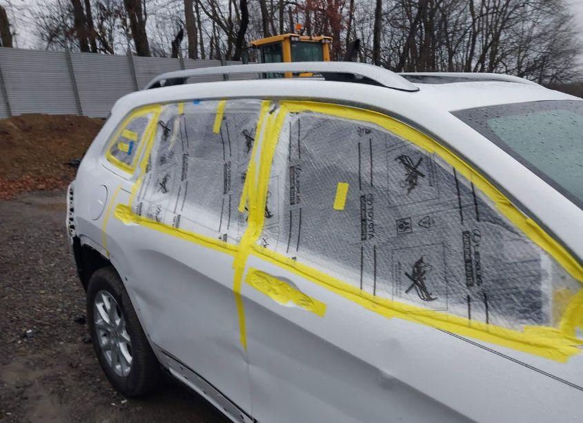 Photo 22 of 2018 Jeep Cherokee LATITUDE PLUS FWD (VIN 1C4PJLLB6JD584666)