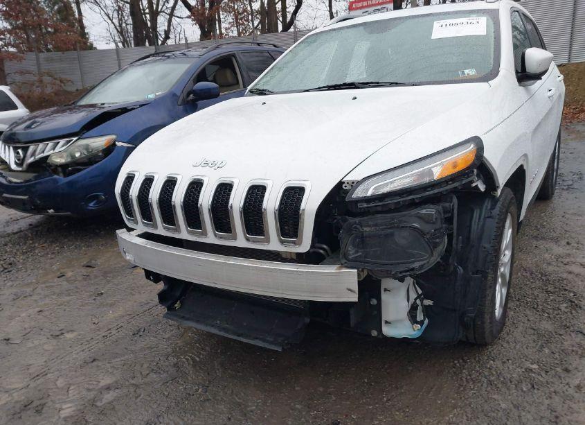 Photo 6 of 2018 Jeep Cherokee LATITUDE PLUS FWD (VIN 1C4PJLLB6JD584666)