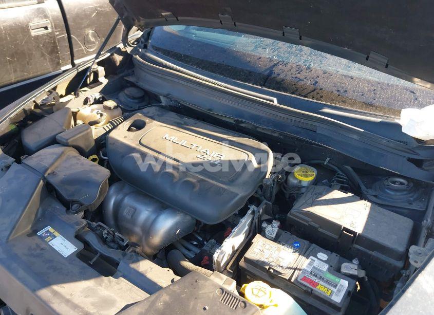 Photo 10 of 2018 Jeep Cherokee LATITUDE PLUS FWD (VIN 1C4PJLLB6JD611879)