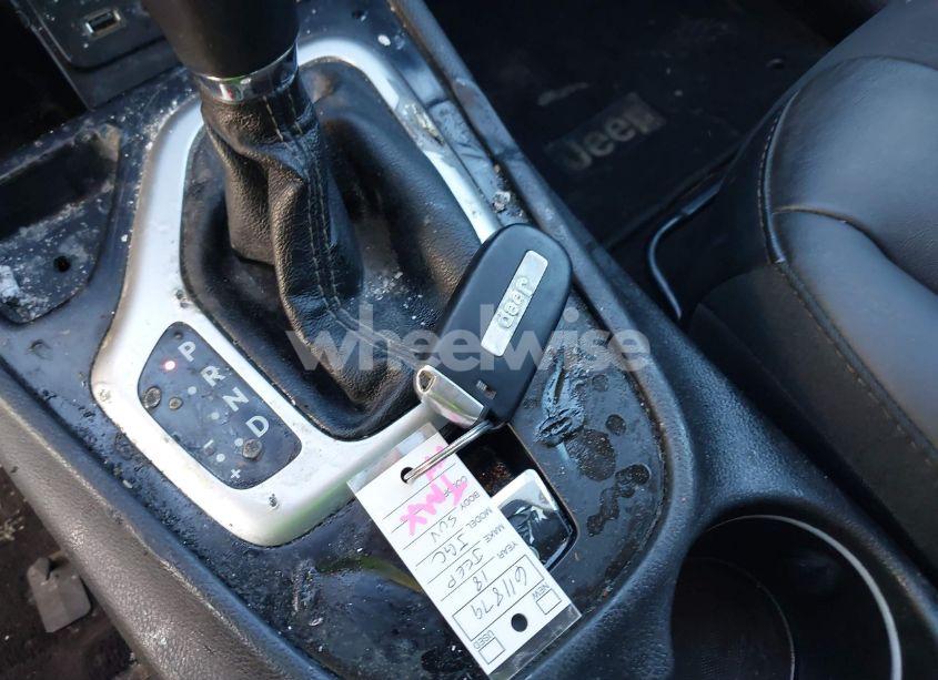 Photo 11 of 2018 Jeep Cherokee LATITUDE PLUS FWD (VIN 1C4PJLLB6JD611879)