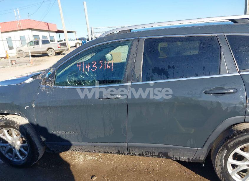 Photo 14 of 2018 Jeep Cherokee LATITUDE PLUS FWD (VIN 1C4PJLLB6JD611879)