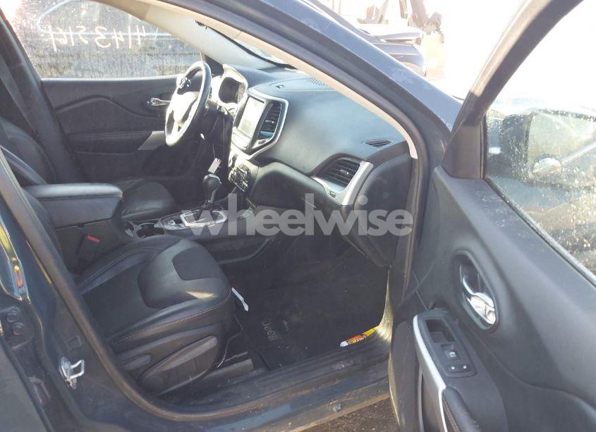 Photo 5 of 2018 Jeep Cherokee LATITUDE PLUS FWD (VIN 1C4PJLLB6JD611879)