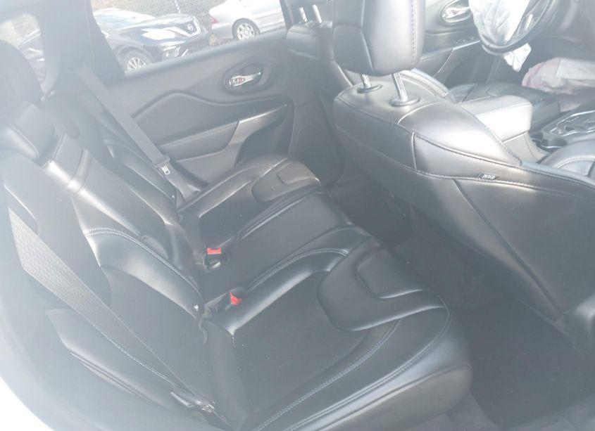 Photo 8 of 2019 Jeep Cherokee LATITUDE PLUS FWD (VIN 1C4PJLLB6KD146294)