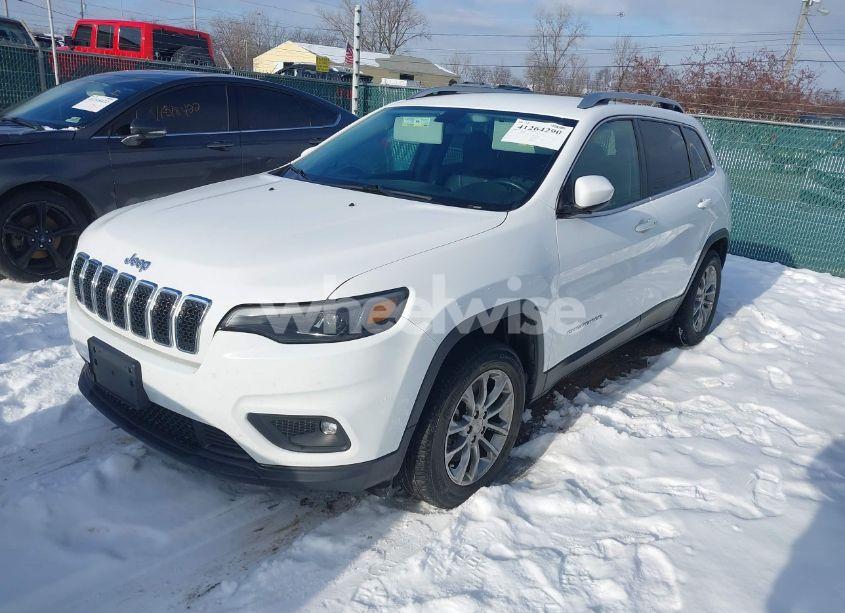 Photo 2 of 2019 Jeep Cherokee LATITUDE PLUS FWD (VIN 1C4PJLLB6KD154122)